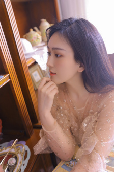 女生超短裙穿搭
